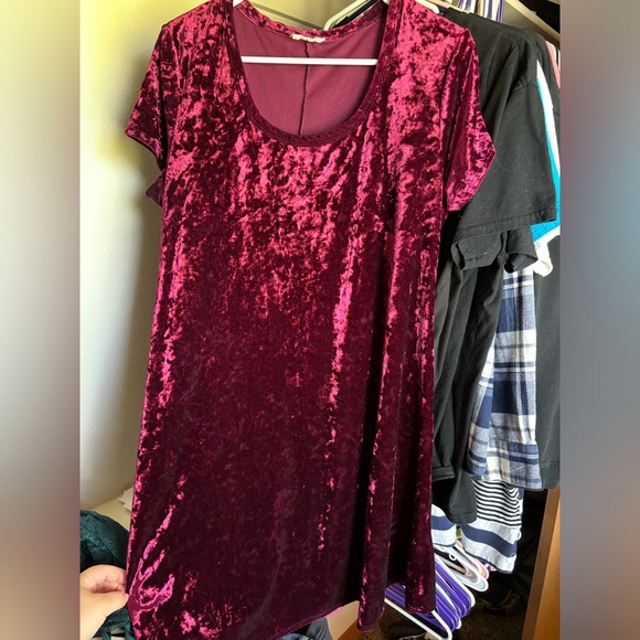 Maroon Crushed Velvet Mini Dress - Picture 1 of 2